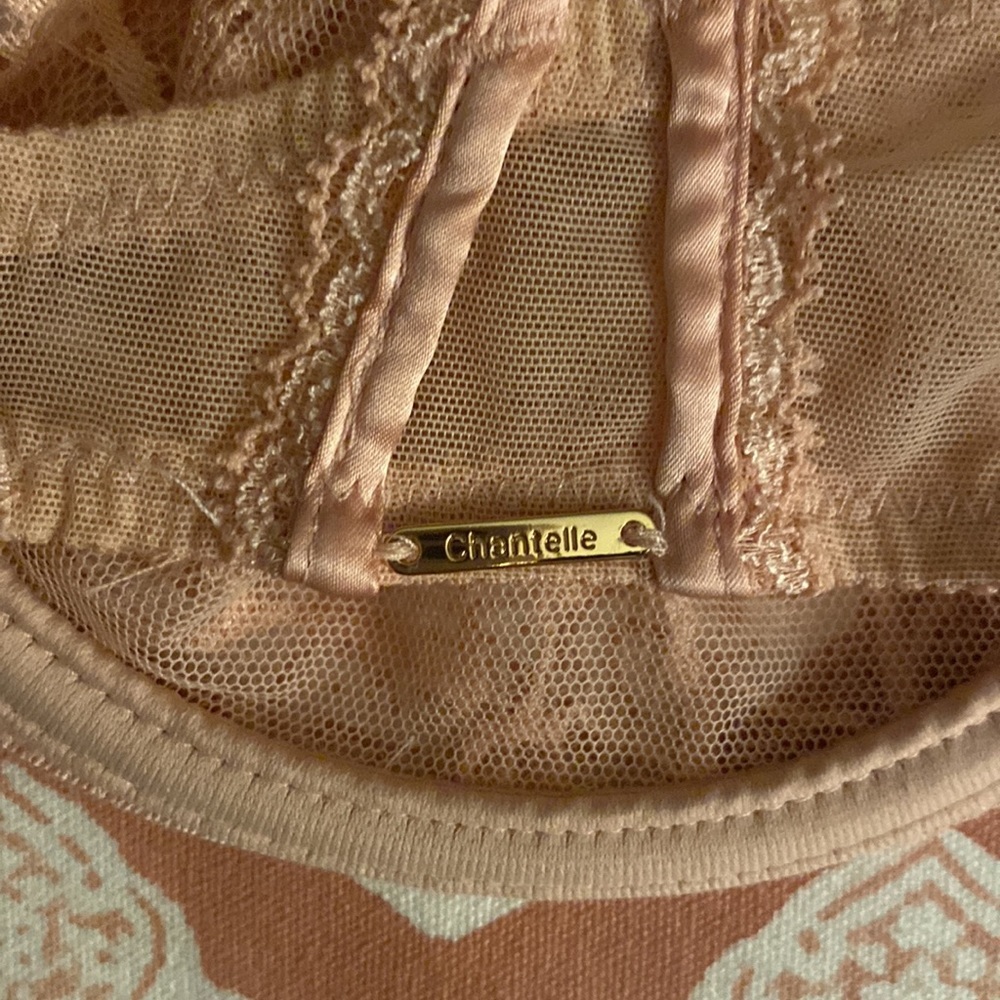 Chantelle pink peachy lace underwire bra size 32 D like new - Picture 6 of 9